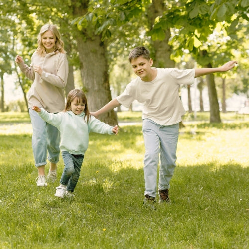 Aire de jeux enfant Montessori - 3 en 1 Balançoire, Toboggan, Cabane en bois modulable - JouetApprends